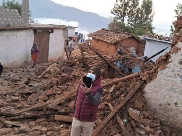 Появились первые подробности мощного землетрясения в Непале: множество погибших